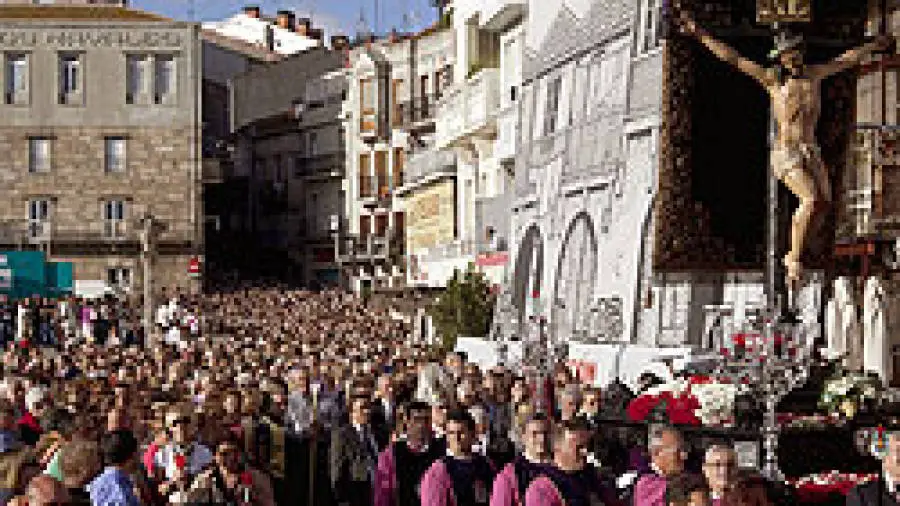 Vive la emoción de las procesiones en Vigo: tradición y devoción