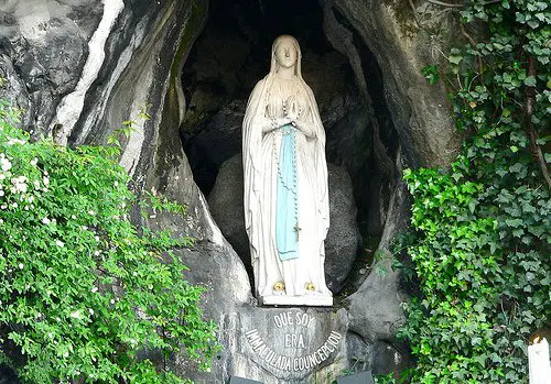Vive la experiencia en directo del Santuario de la Virgen de Lourdes
